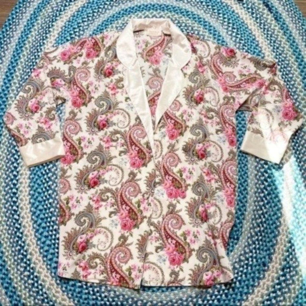Victoria’s Secret Robe‎